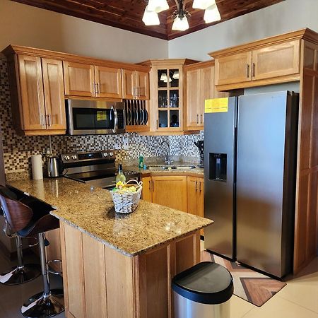 Sweet Oasis Bed & Breakfast คิงส์ตัน ภายนอก รูปภาพ
